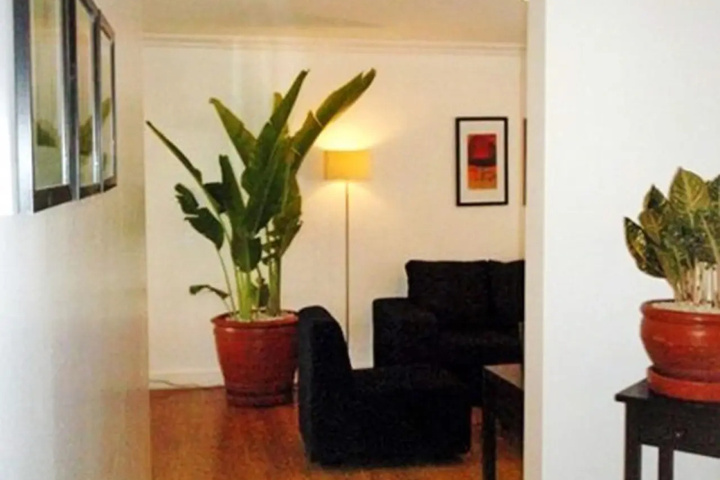 Room 9 of 18