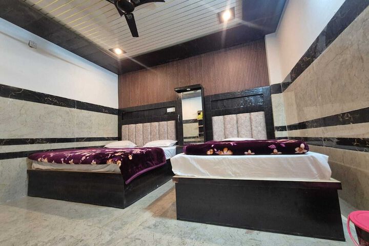 Room 4 of 17