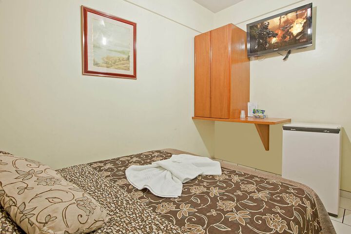 Room 6 of 12