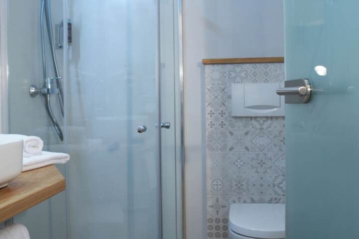 Room 16 of 26