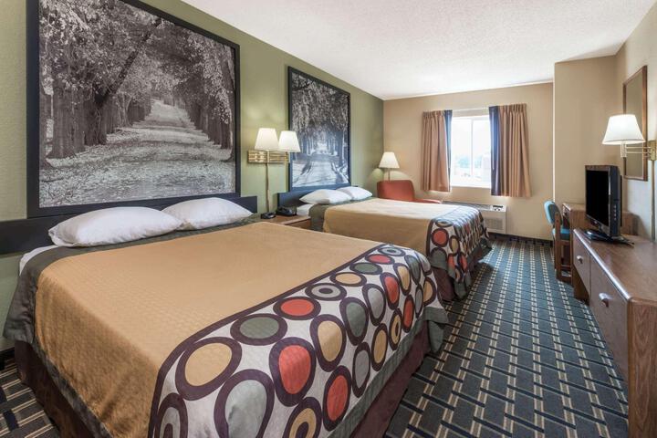 1 Queen Bed Accessible Room (12 of 13)