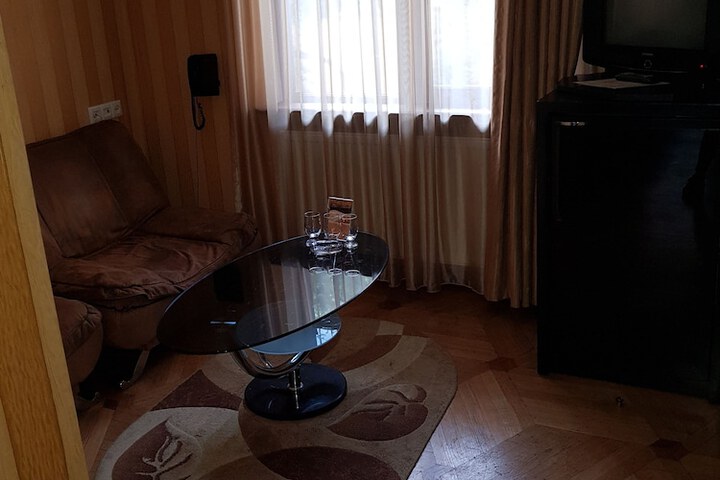 Room 17 of 37