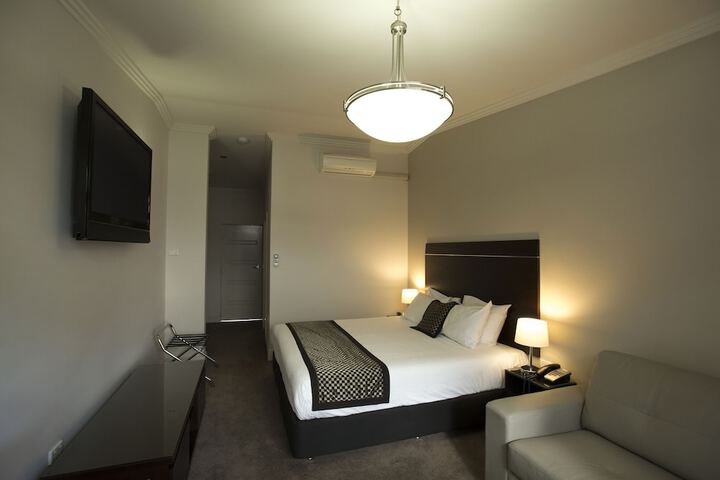 Room 16 of 40