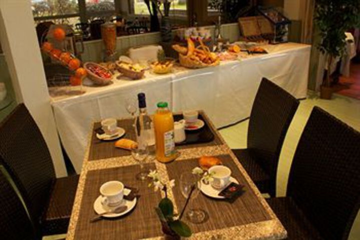 Breakfast/Coffee Service 3 of 22