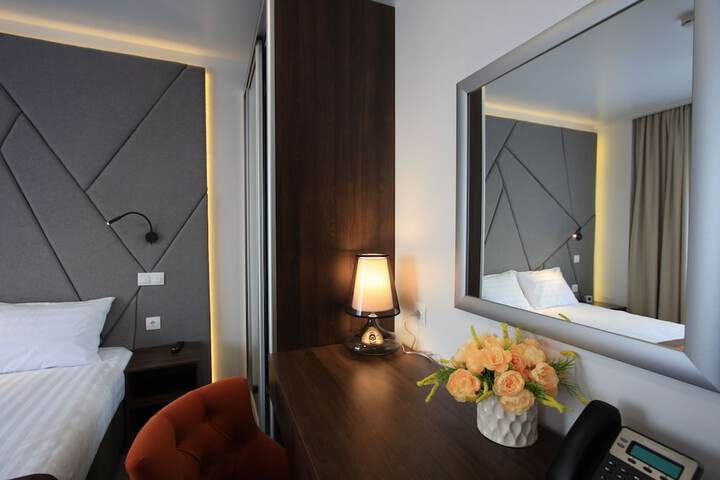 Room 14 of 82