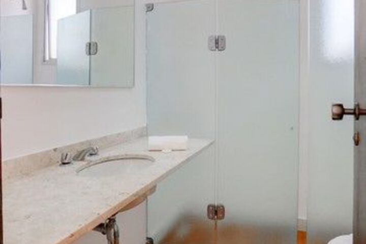 Room 3 of 104