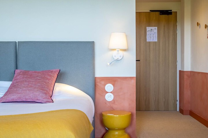 Room 7 of 32