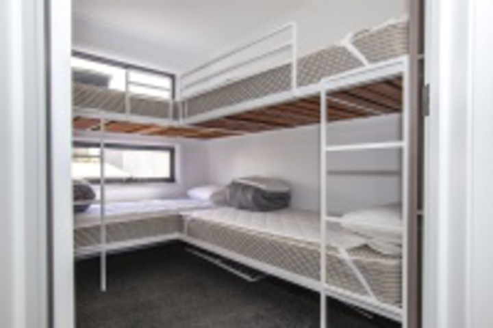 Room 810 of 876