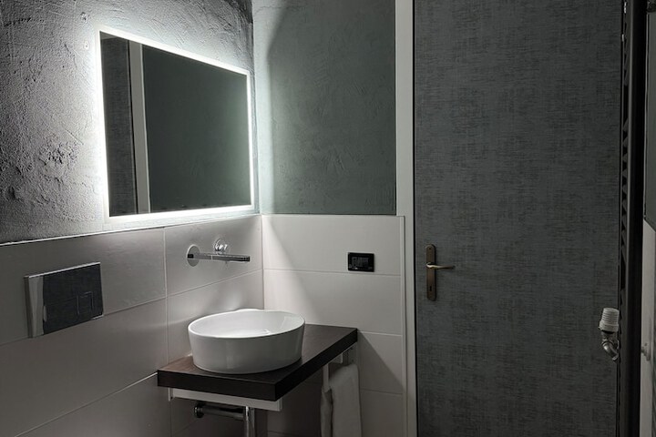 Room 30 of 46