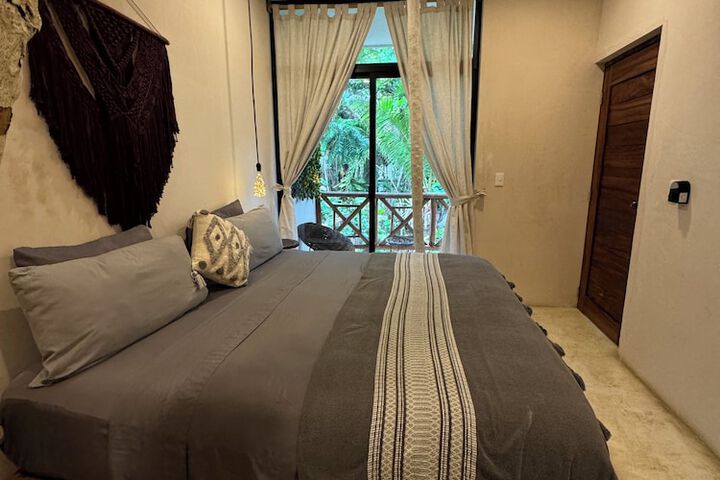 Room 77 of 172