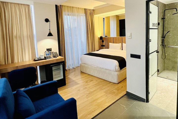 Room 9 of 14