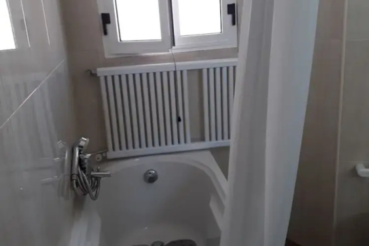 Room 8 of 10