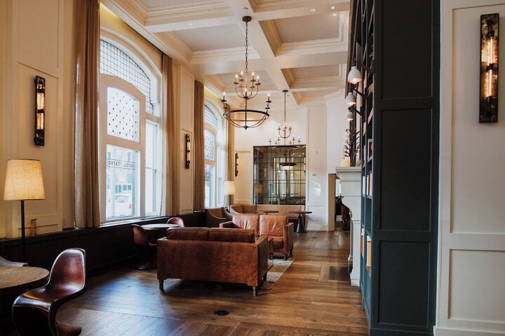 Ballroom/Hall 75 of 98