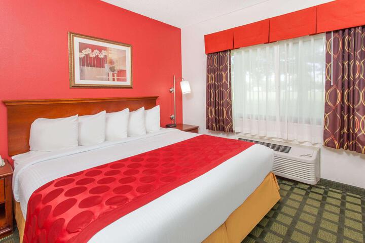 1 King Bed (7 of 26)
