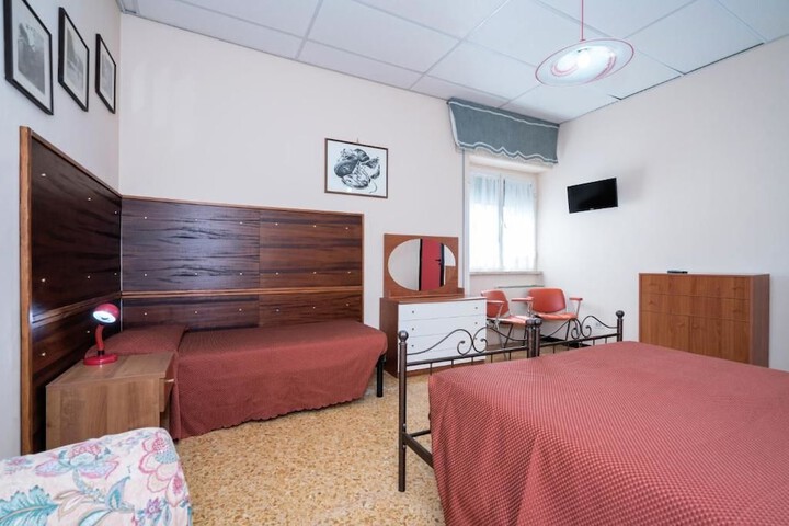 Room 6 of 34