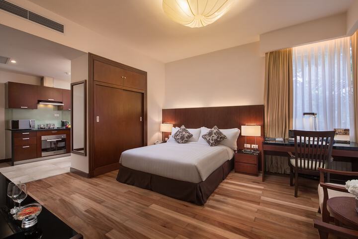 Room 10 of 93