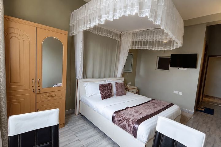 Room 2 of 5
