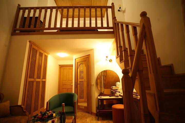 Room 9 of 34