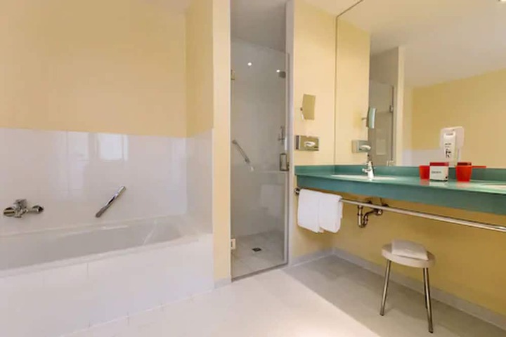 Room 11 of 29