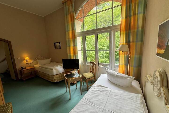 Room 10 of 17