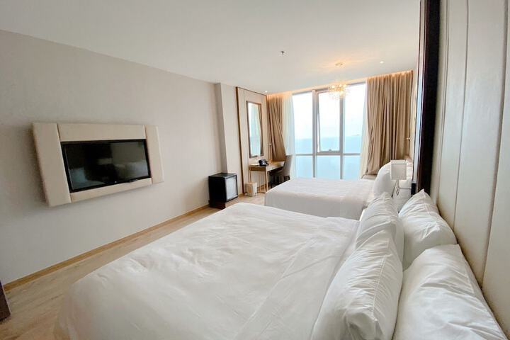 Room 16 of 37