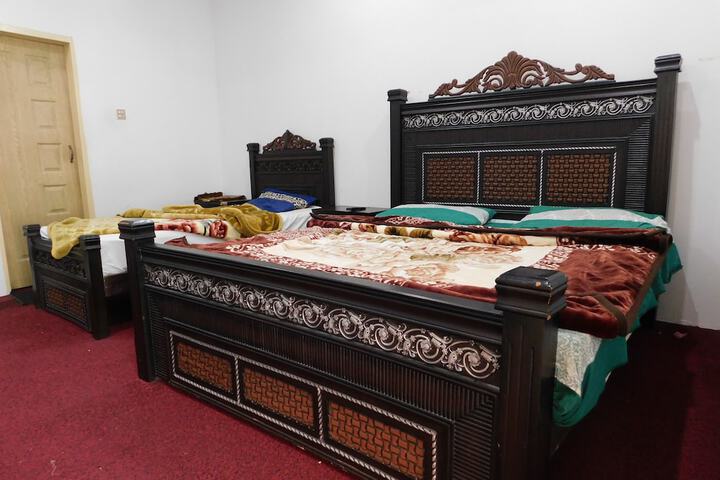 Room 4 of 13