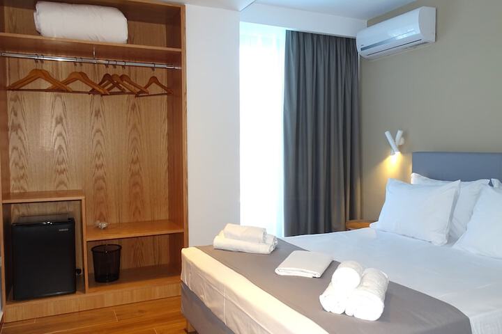 Room 13 of 94