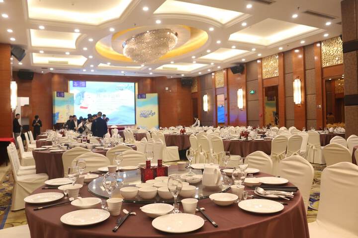 Ballroom/Hall 30 of 34