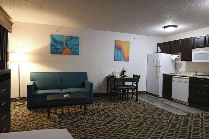 1 Queen Bed Efficiency Suite (50 of 54)
