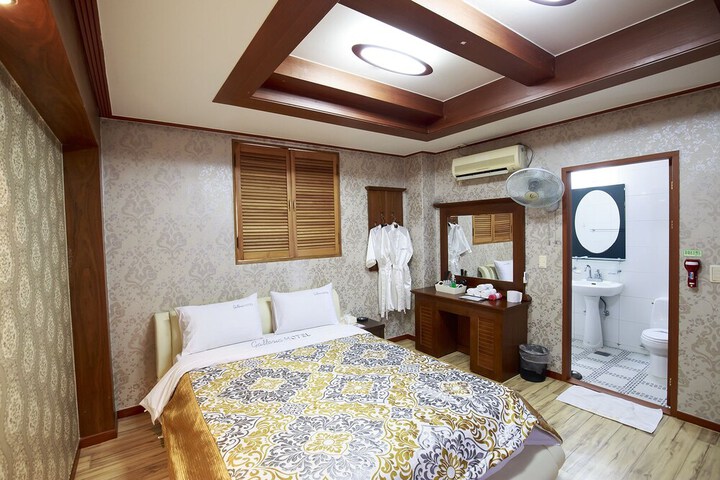 Room 12 of 47