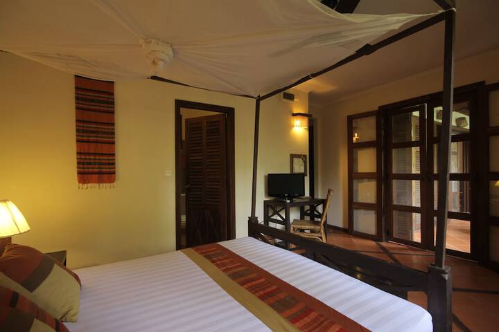 Room 8 of 34