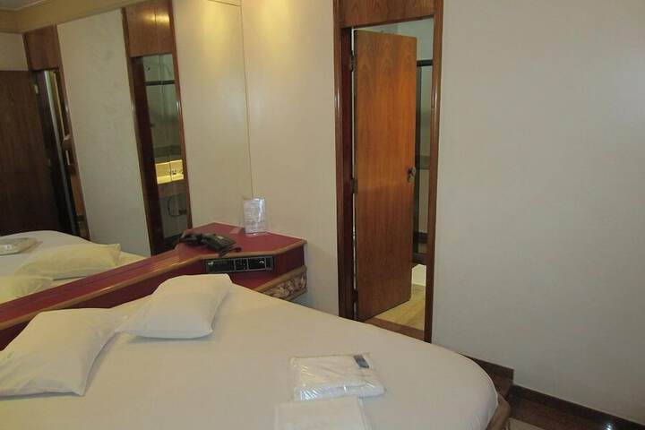 Room 17 of 43