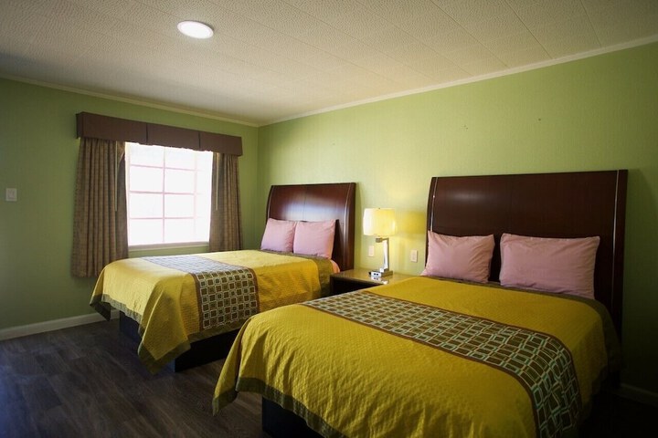 Room 6 of 13