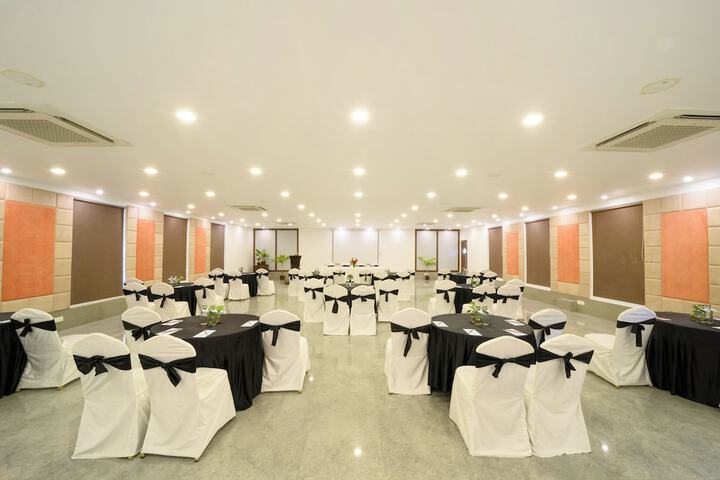 Ballroom/Hall 54 of 68