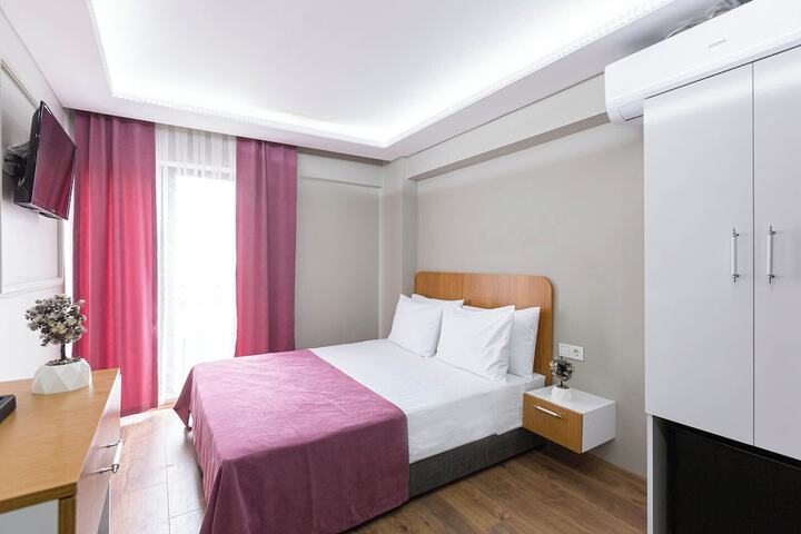 Room 8 of 40
