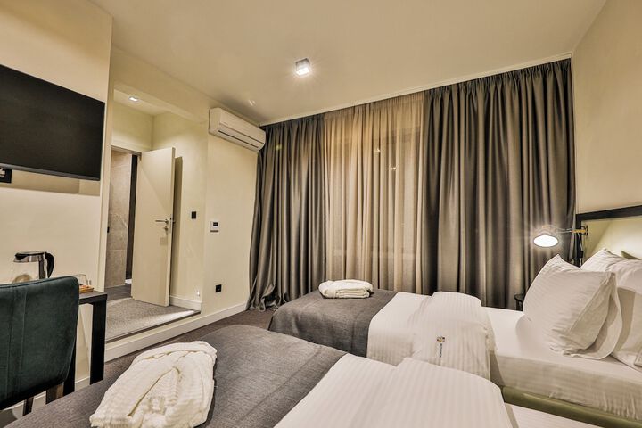 Room 42 of 70