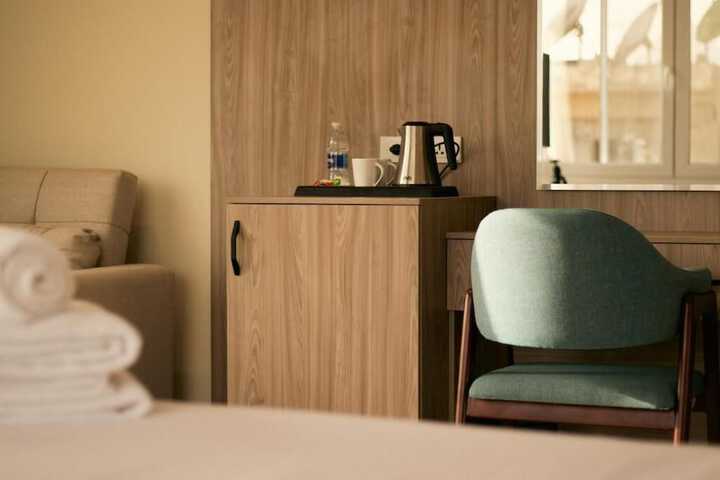 Room 4 of 110
