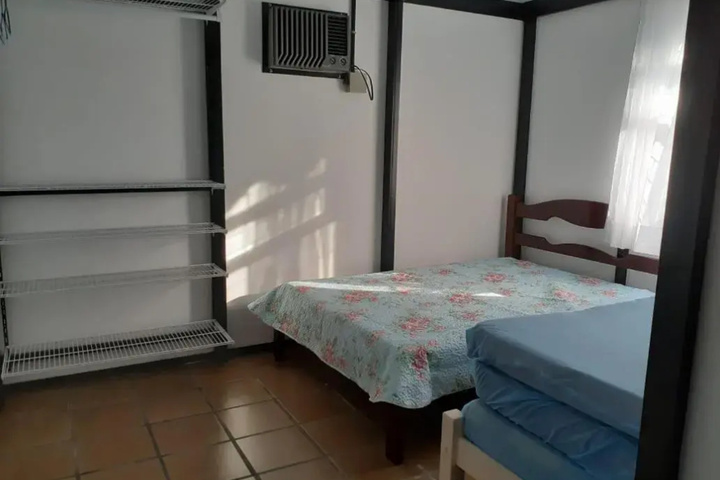 Room 5 of 16