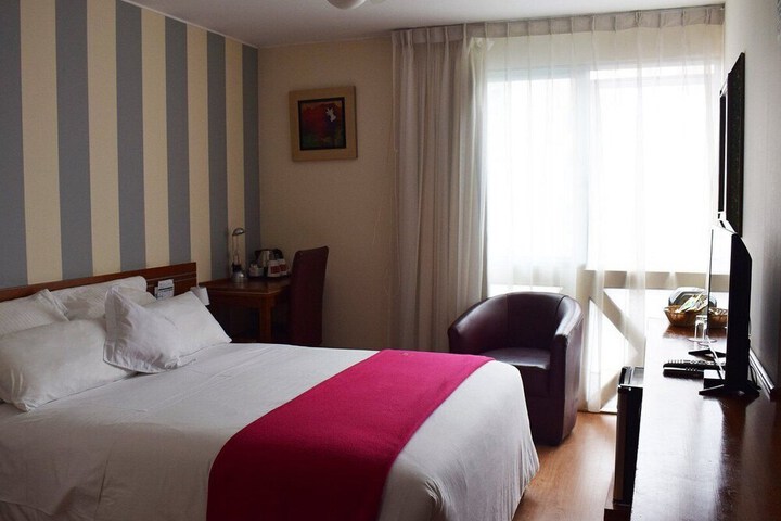 Room 9 of 38