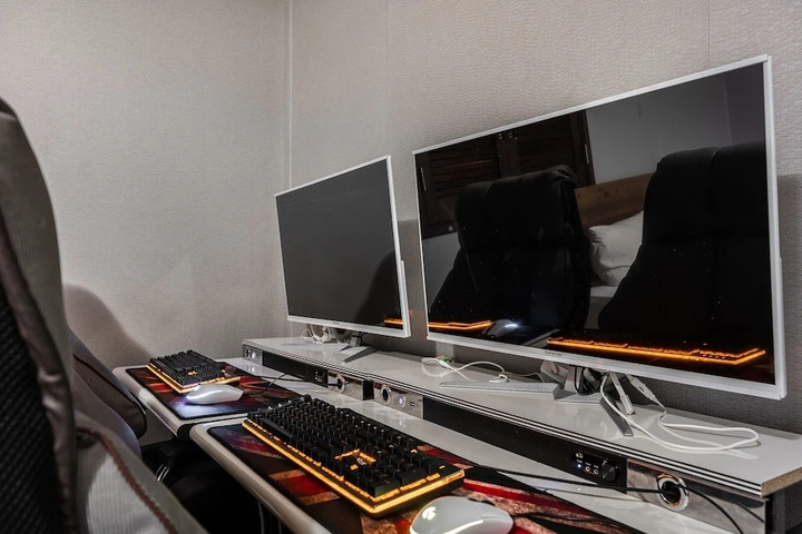 Room 4 of 15
