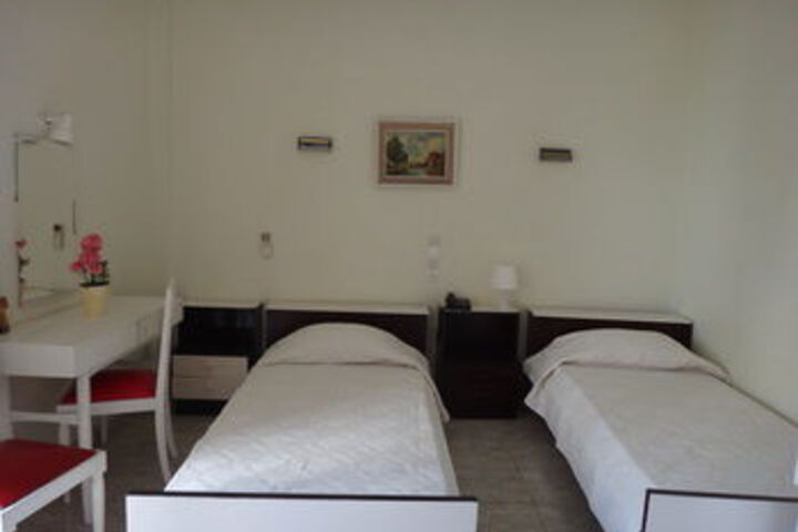 Room 9 of 31