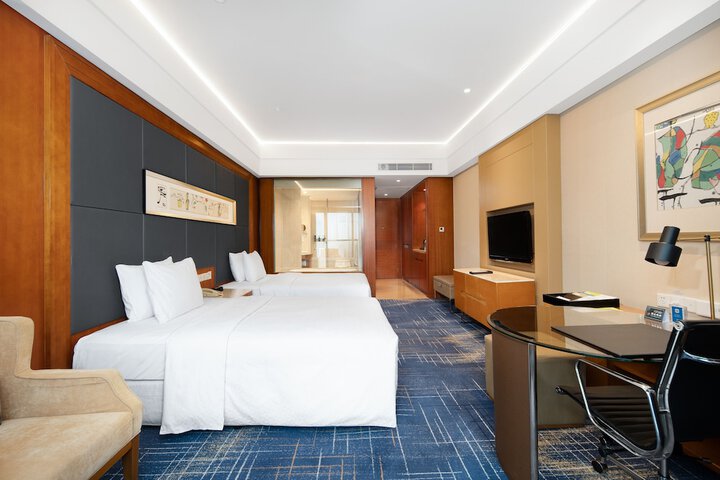 Room 17 of 104