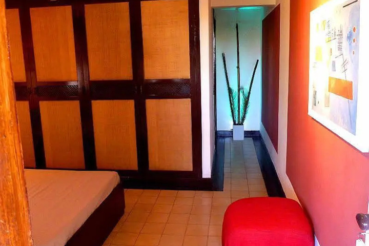 Room 2 of 3