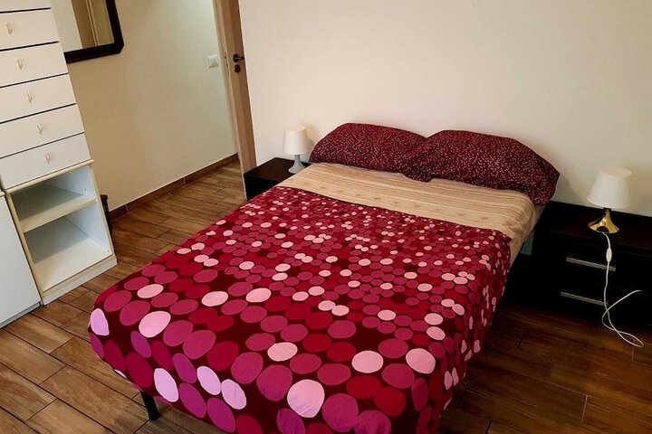 Room 3 of 49