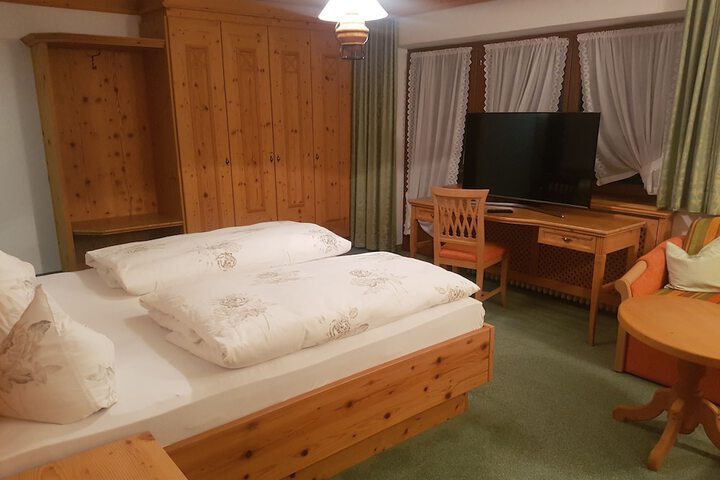 Room 10 of 29