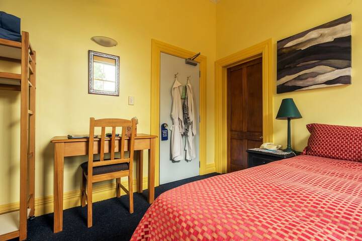 Room 13 of 80