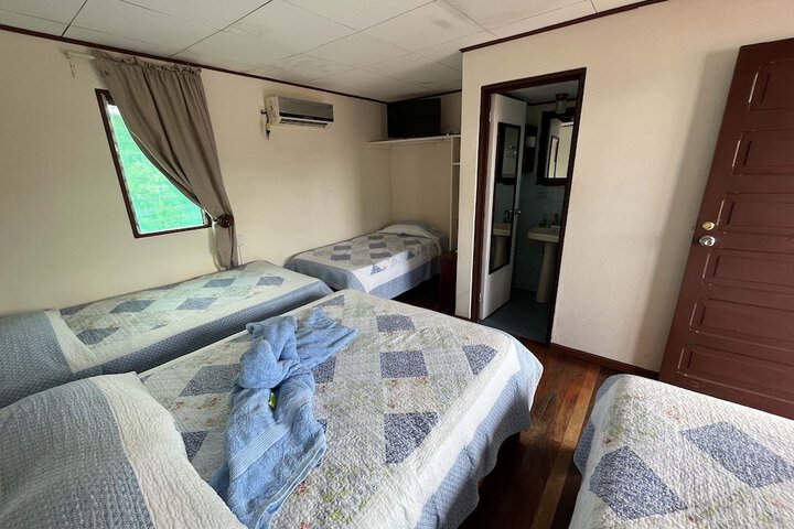 Room 4 of 9