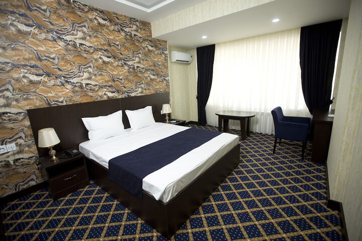 Room 3 of 38