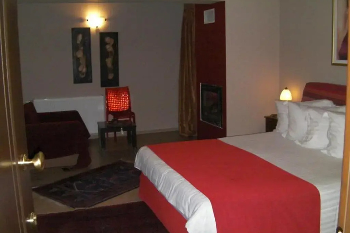 Room 4 of 26