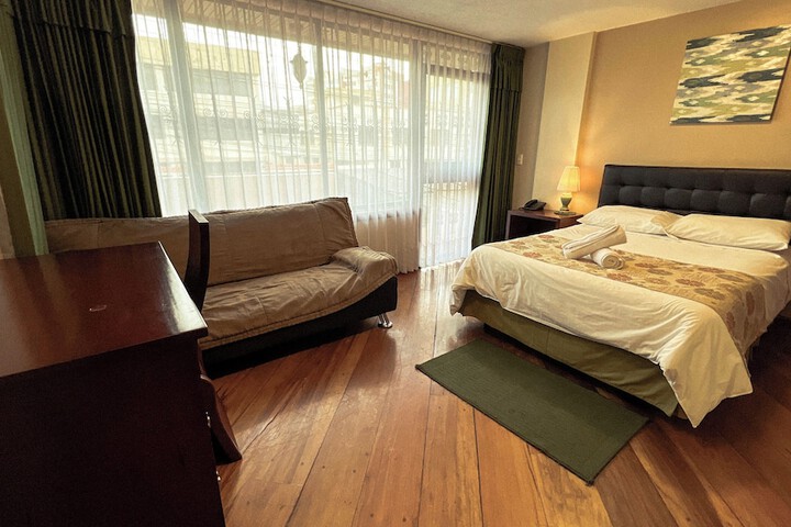 Room 13 of 28